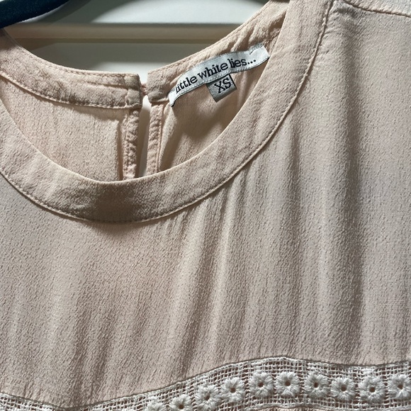 Elegant pale pink lace tiered sleeveless Dress - Picture 5 of 7